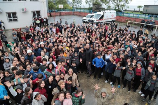 Hopa’da Afet Risklerinin Azaltılması Günü Kapsamında Yavuz Selim Ortaokulu’nda Tatbikat Gerçekleştir